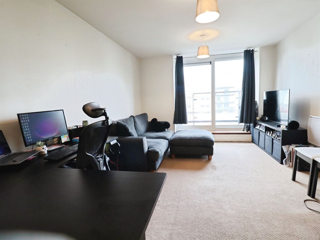 Property photo 3 of 16