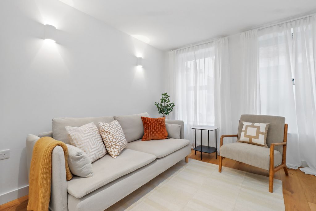 Property photo 2 of 10 Living Room