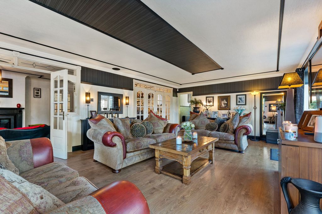 Property photo 3 of 53