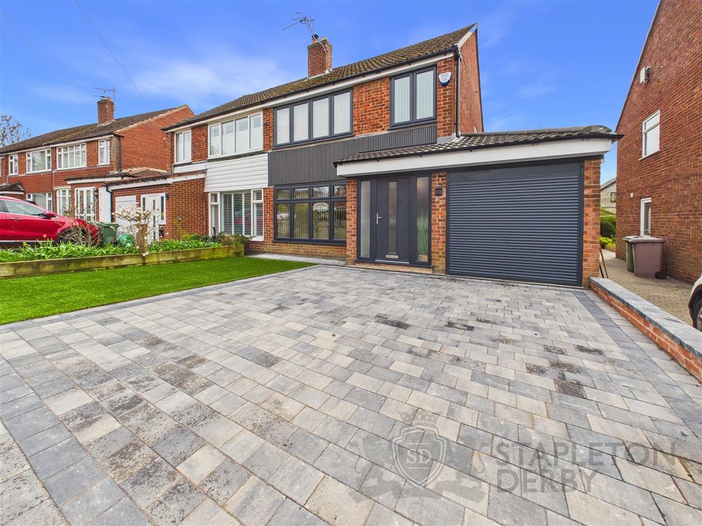 Property photo 2 of 21 Cam04709G0-Pr0359-Still021.Jpg