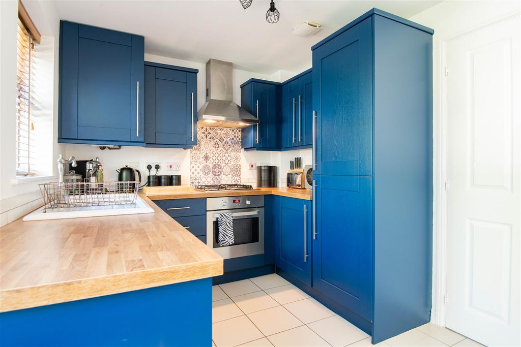 Property photo 3 of 18 Kitchen / Diner