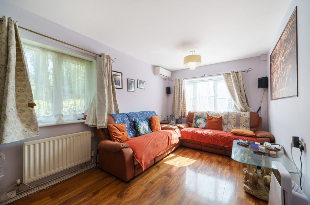 Property photo 2 of 8