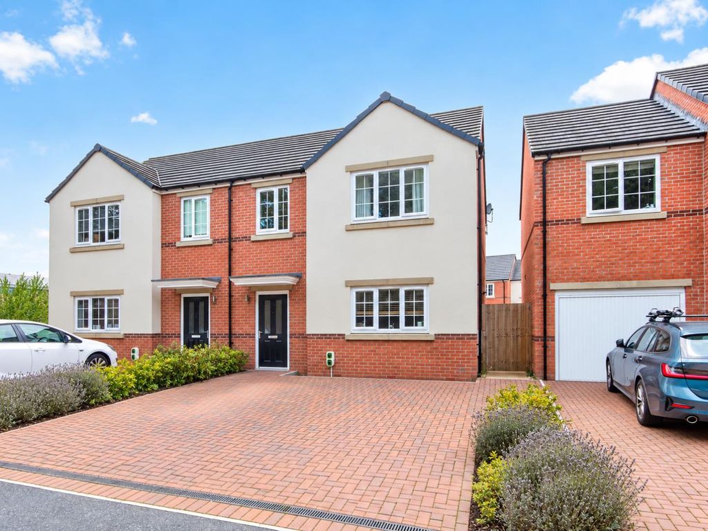Property photo 1 of 20 Modern Suburban Townhouse Driveway.Png