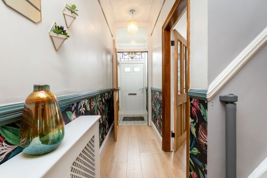 Property photo 3 of 19 Entrance Hall