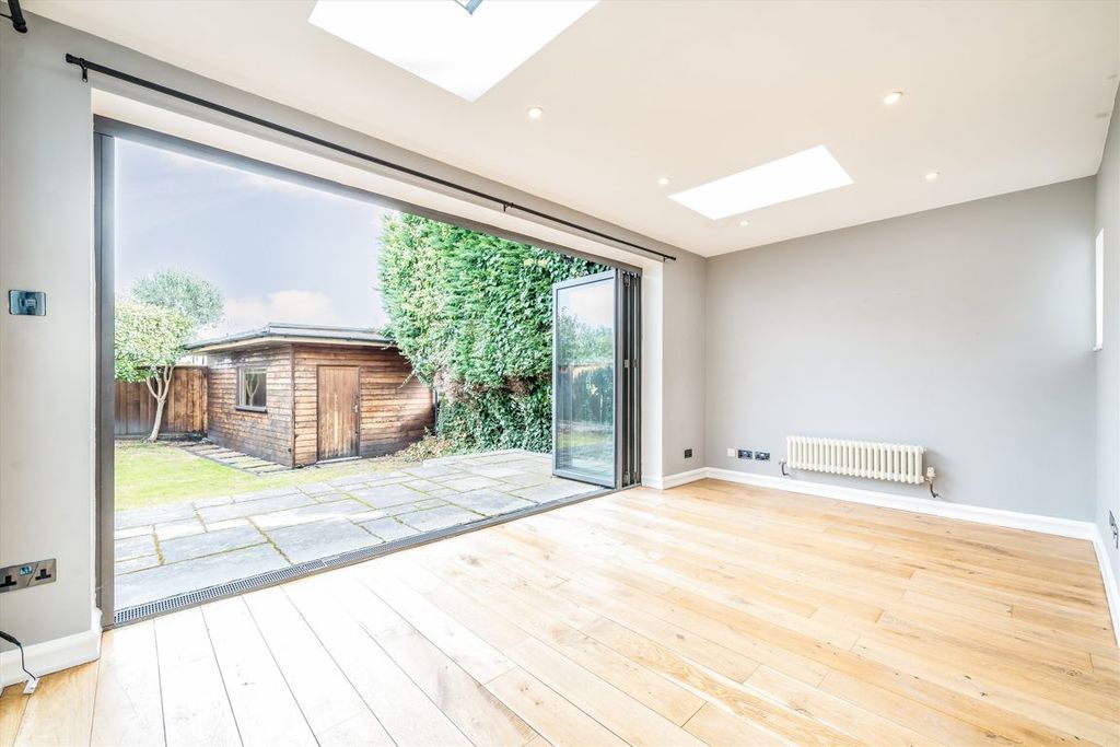 Property photo 3 of 8