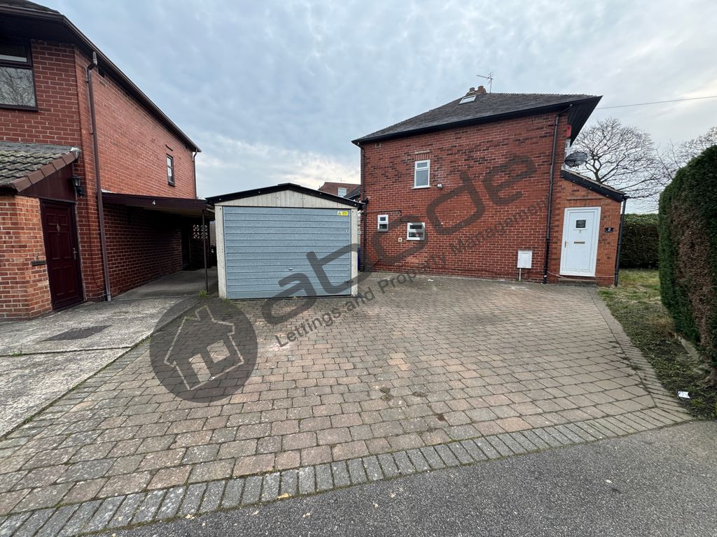 Property photo 2 of 17 Driveway