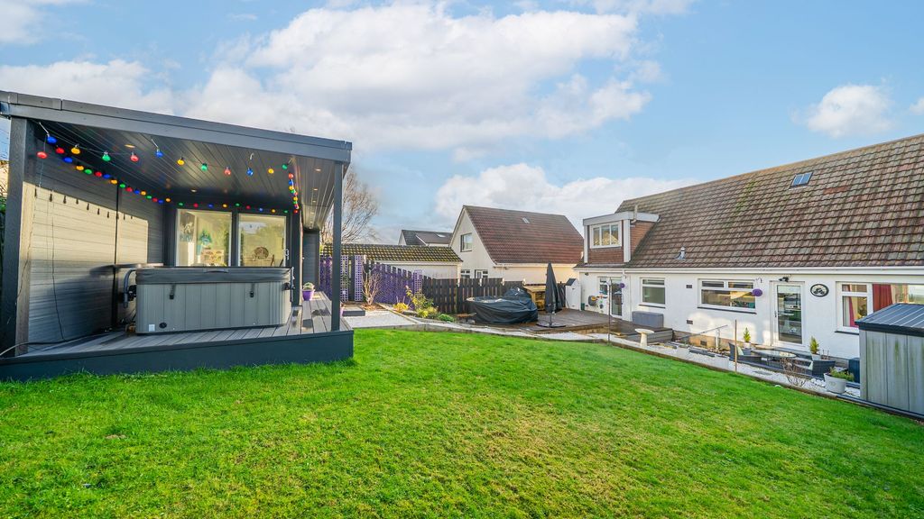 Property photo 3 of 25