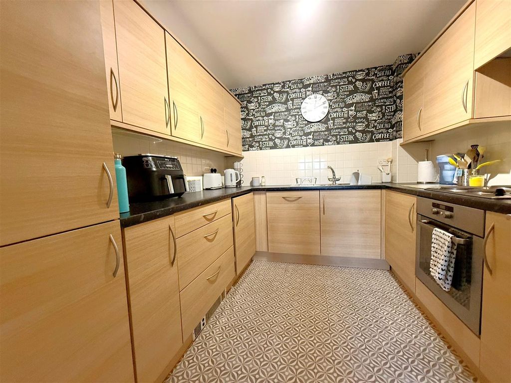 Property photo 2 of 7 Kitchen.Jpg