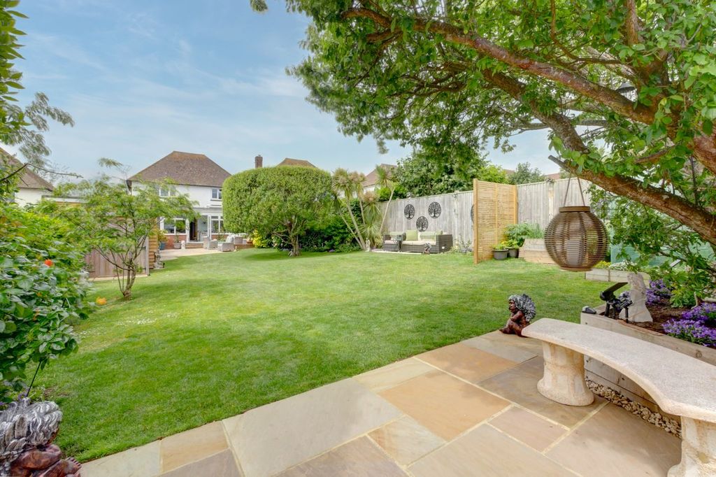 Property photo 2 of 41