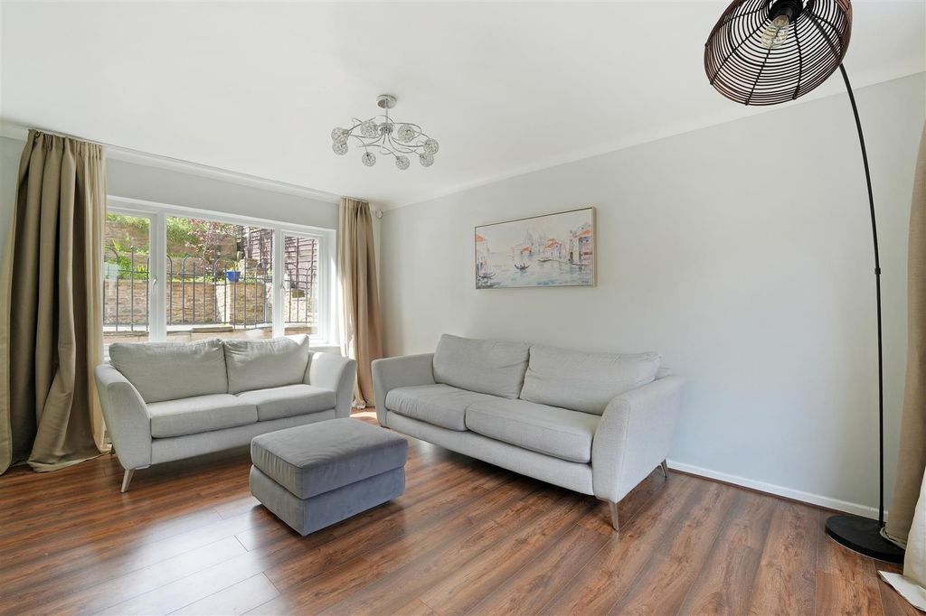 Property photo 2 of 17 Lounge 2.Jpg