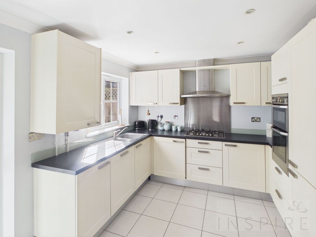Property photo 2 of 17 Kitchen
