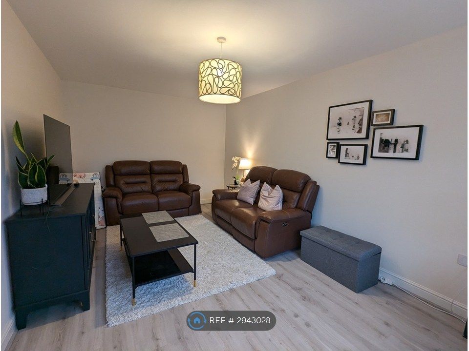 Property photo 2 of 21 Living Room