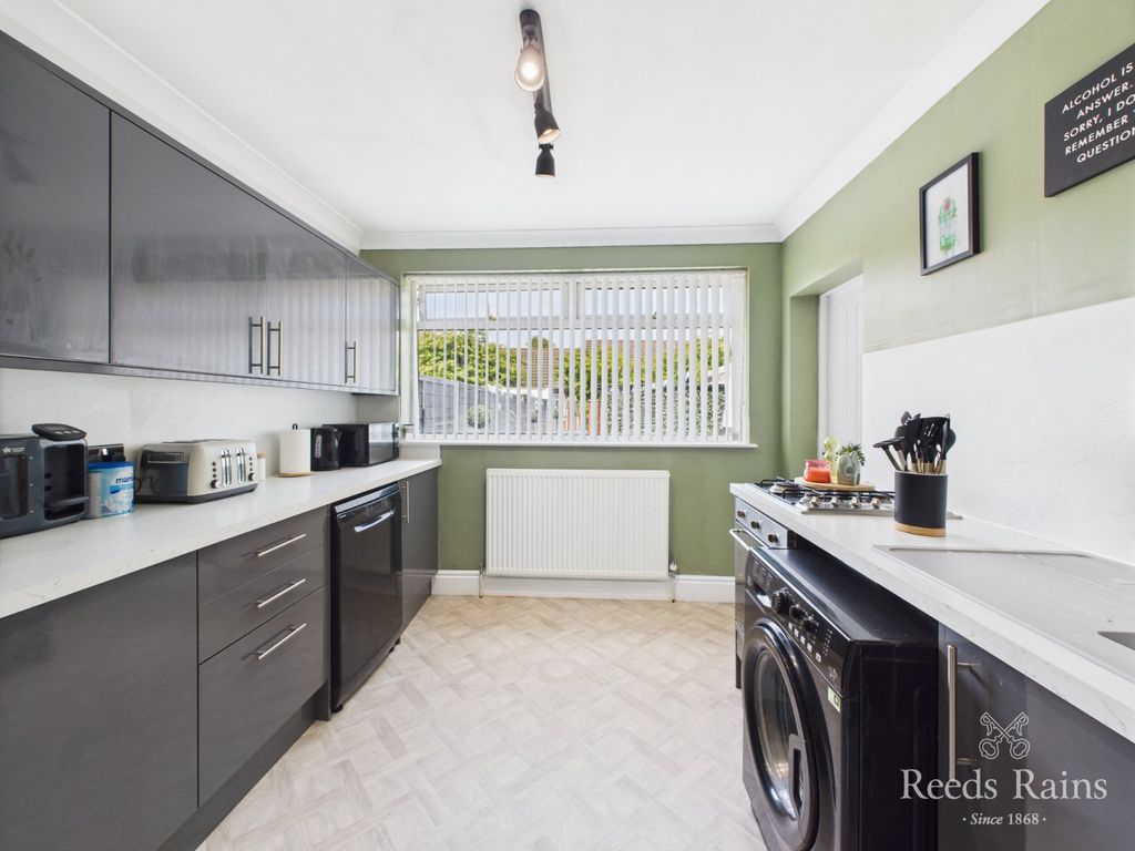 Property photo 2 of 23 Kitchen
