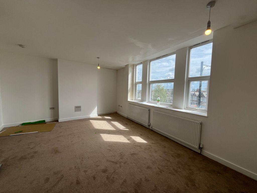 Property photo 3 of 42