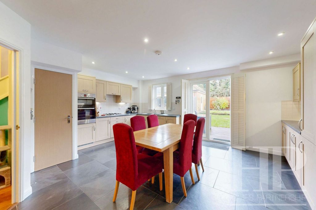 Property photo 3 of 34