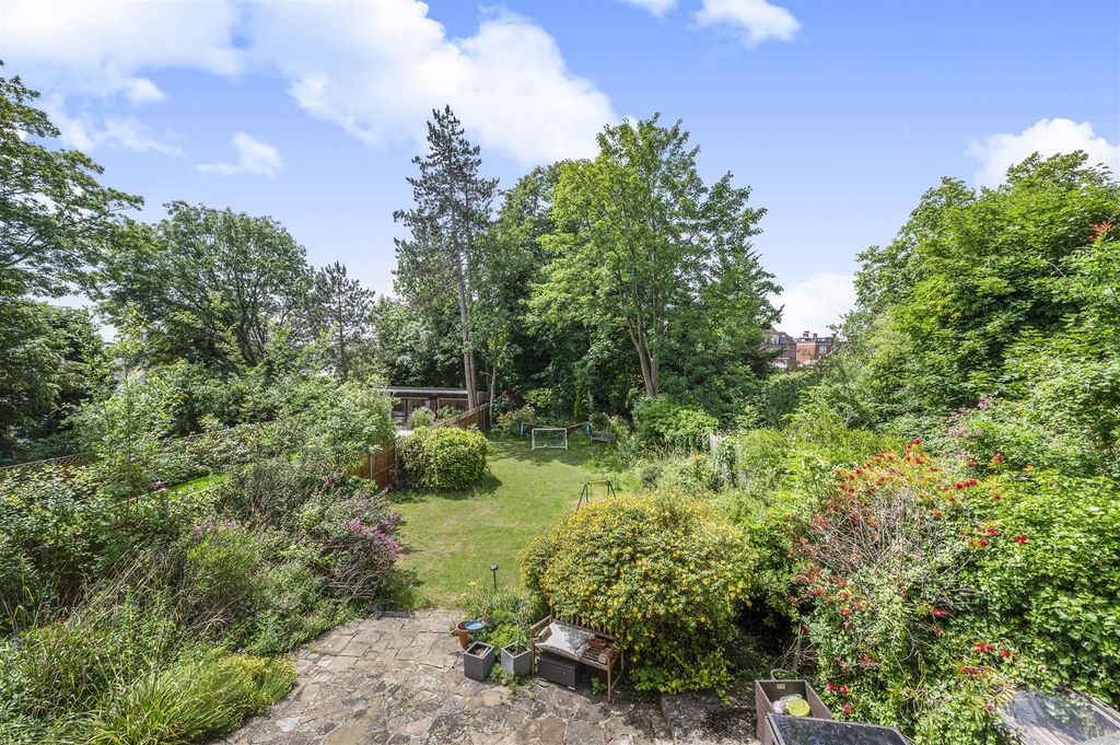 Property photo 2 of 13 Garden3 (2).Jpg
