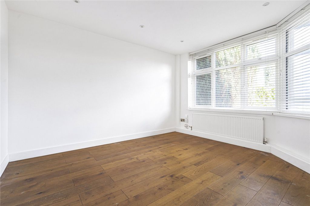 Property photo 3 of 14 Sitting Room