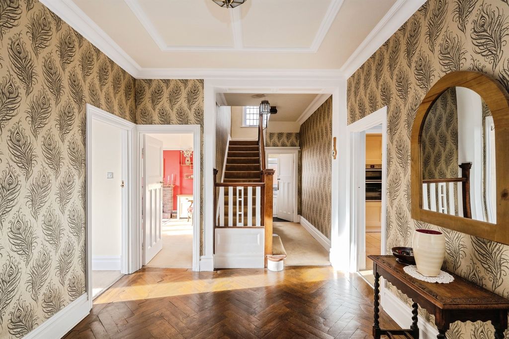 Property photo 3 of 28