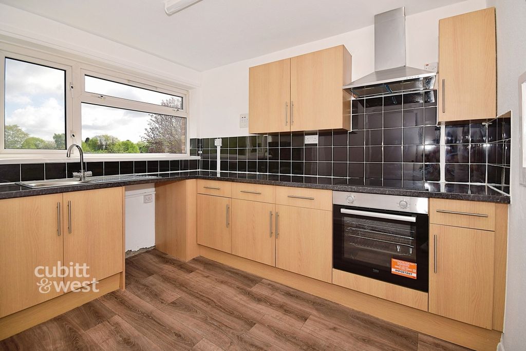 Property photo 2 of 13 03A60F41-Dsc_4244