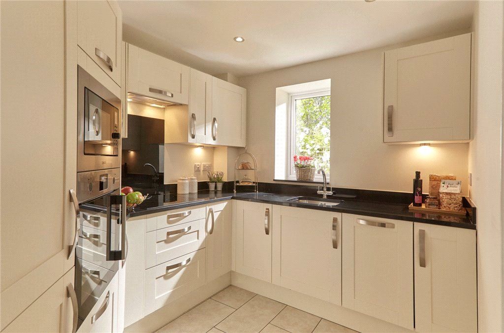 Property photo 3 of 14 Kitchen