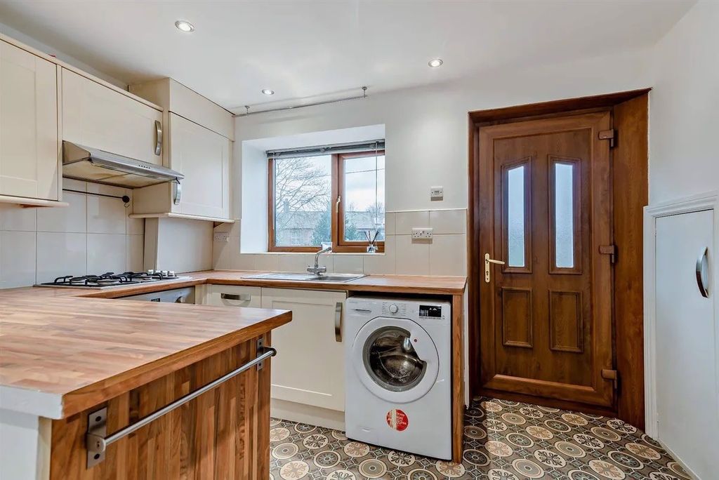 Property photo 3 of 8 Kitchen2