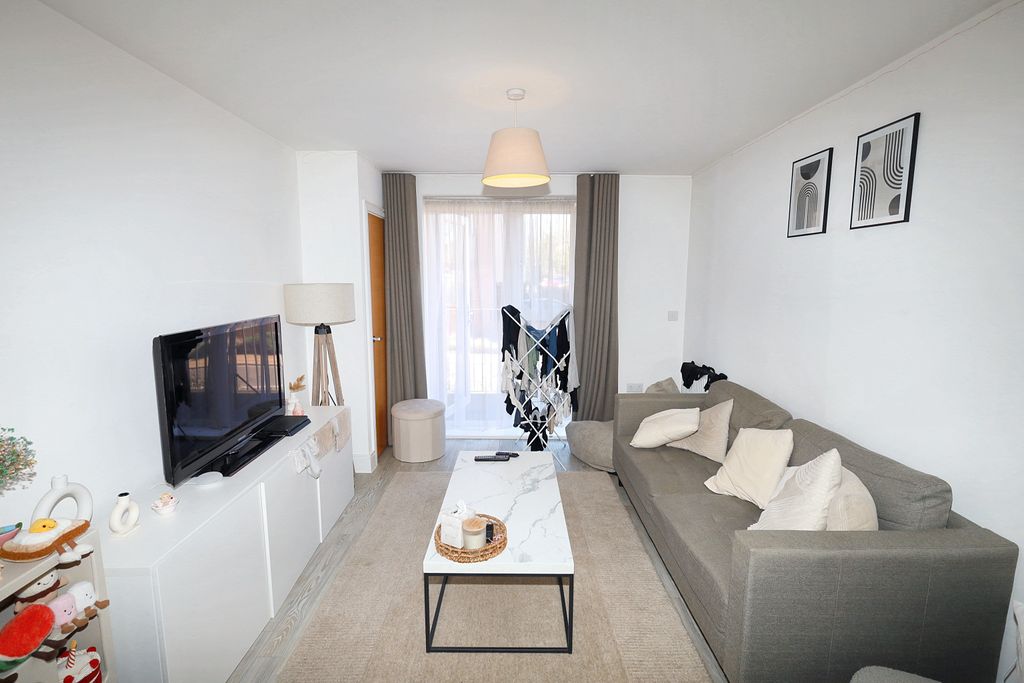 Property photo 3 of 7 50 Suffield Lodge, Suffield Hill, High Wycombe, Buckinghamshire, Hp11 2Fr