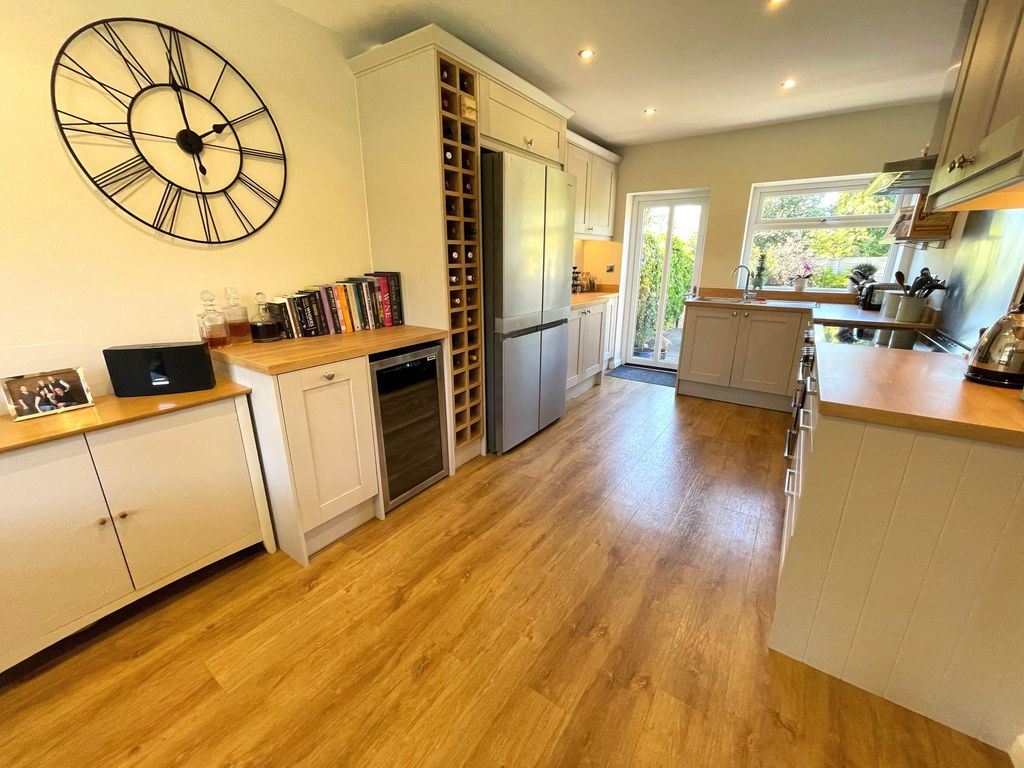 Property photo 2 of 26