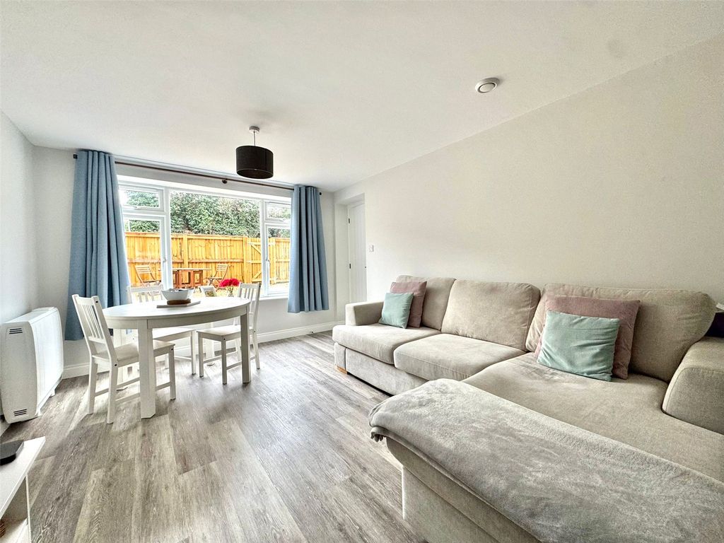 Property photo 2 of 9 Picture No. 27