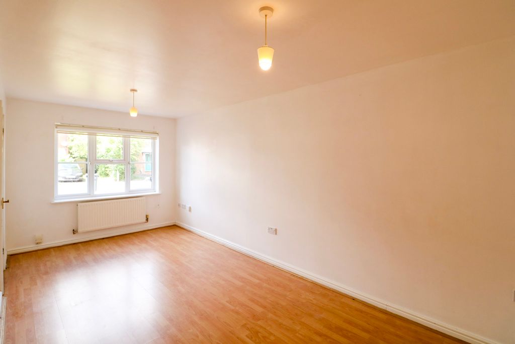 Property photo 3 of 18 Living Room