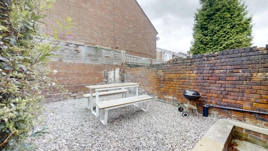 Property photo 3 of 13 A Private Outdoor Garden Space Featuring A Picnic ...