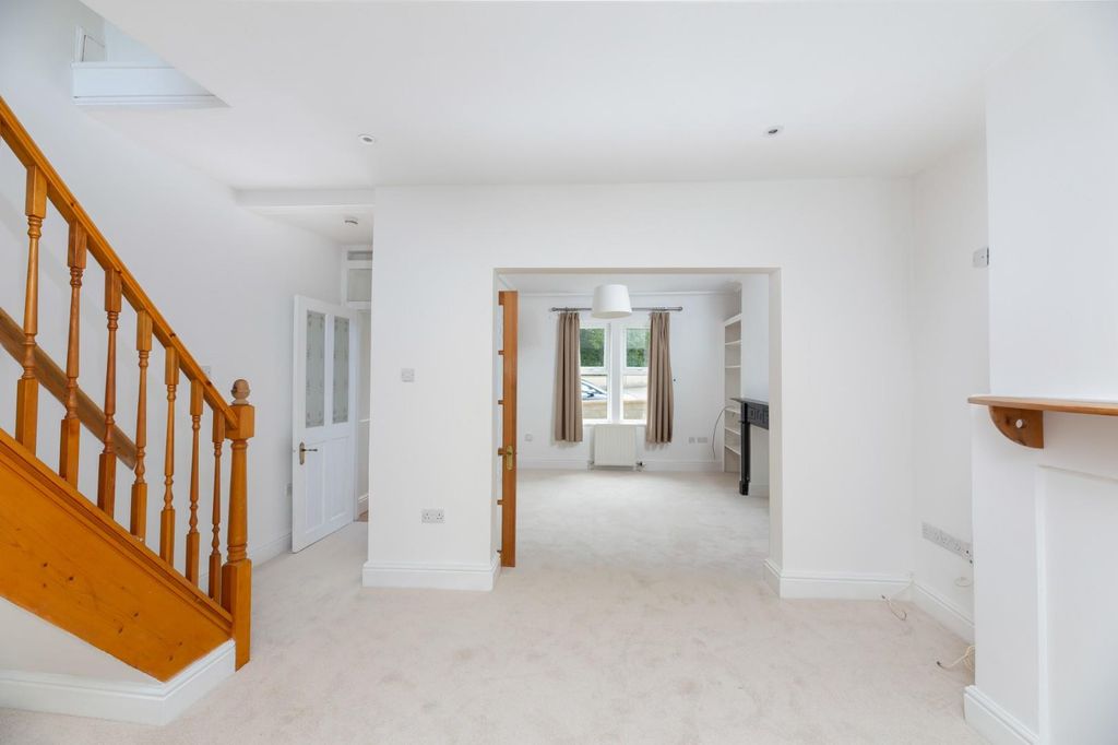 Property photo 2 of 32 3 Claude Avenue Ba2 1Ae-19.Jpg