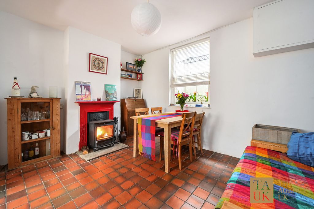 Property photo 2 of 20