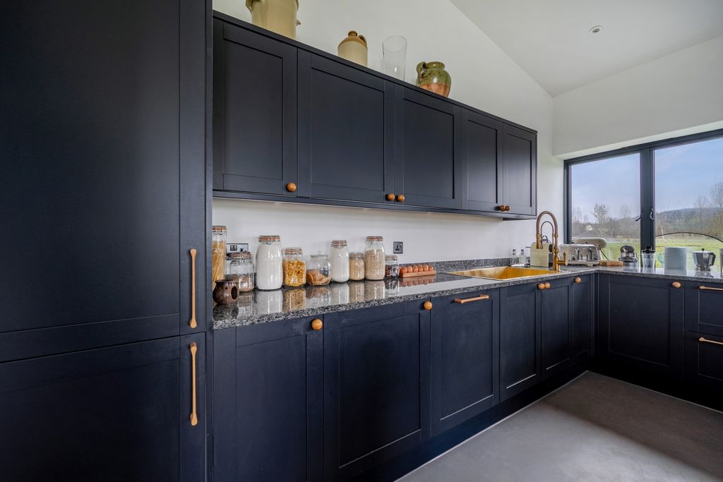 Property photo 3 of 23 1408413-4-6984706...