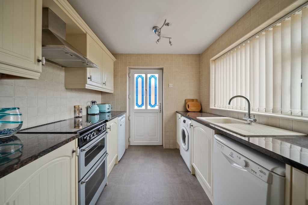 Property photo 2 of 16 Picture 2