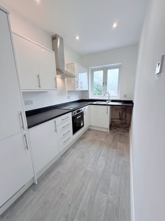 Property photo 3 of 6 Kitchen