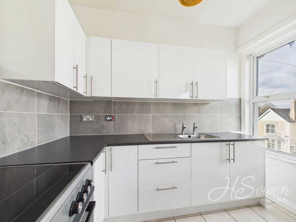 Property photo 3 of 10 Photo 8