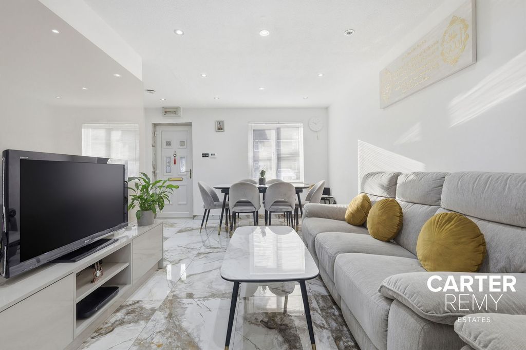 Property photo 3 of 23