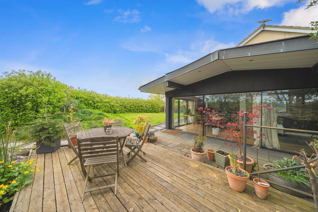 Property photo 3 of 25