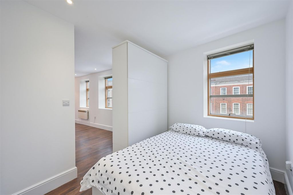 Property photo 2 of 13 Platinum House