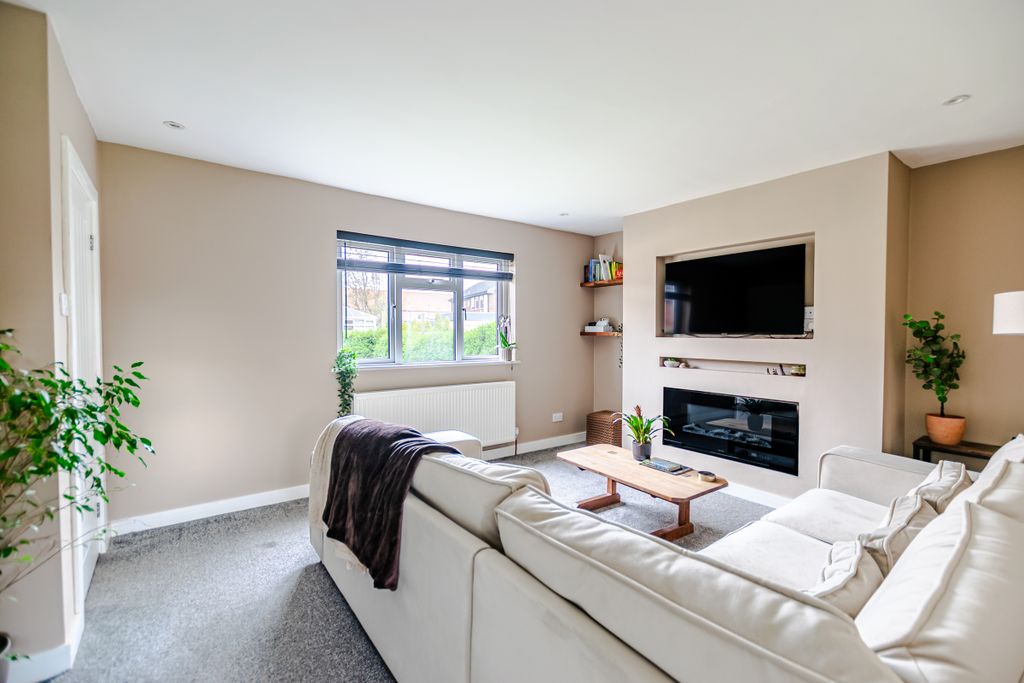 Property photo 2 of 21 Lounge1