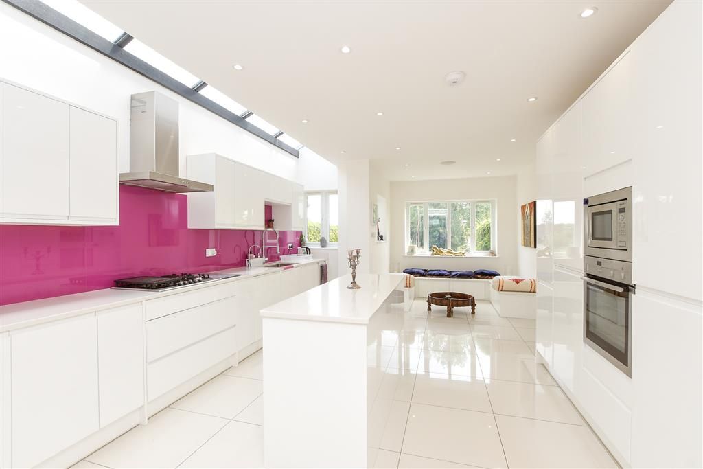 Property photo 3 of 20 Kitchen/Breakfast Room