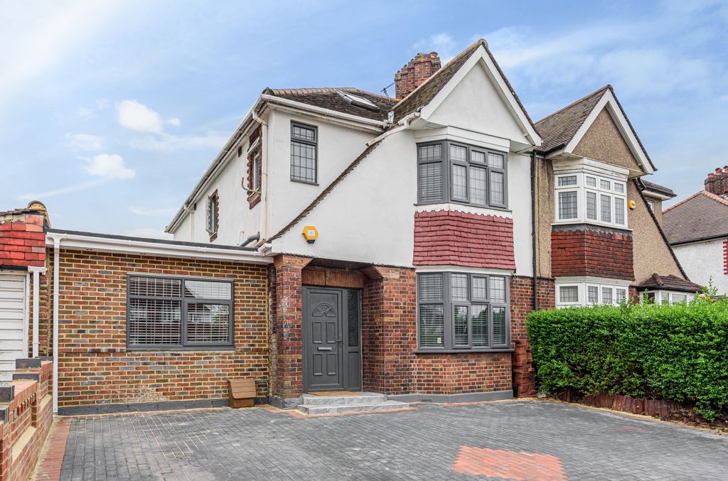 Property photo 1 of 33 845787 (1)