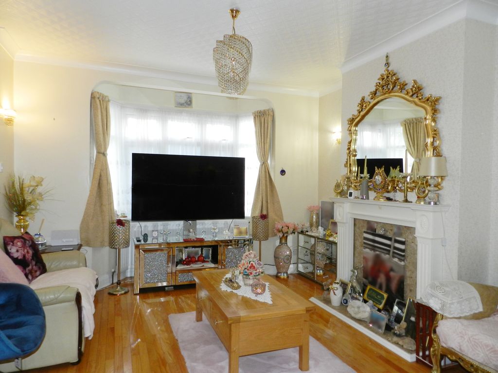 Property photo 2 of 18