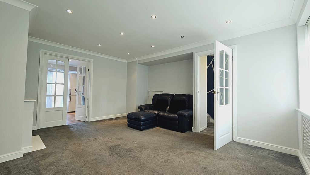 Property photo 3 of 22