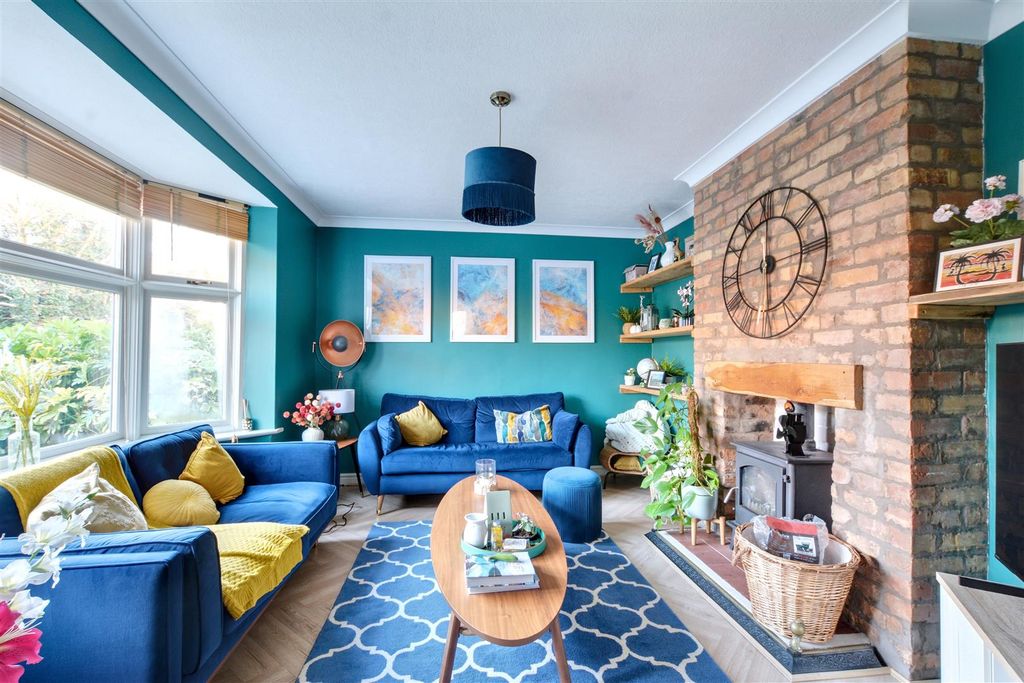 Property photo 3 of 29 Lounge_1.Jpeg