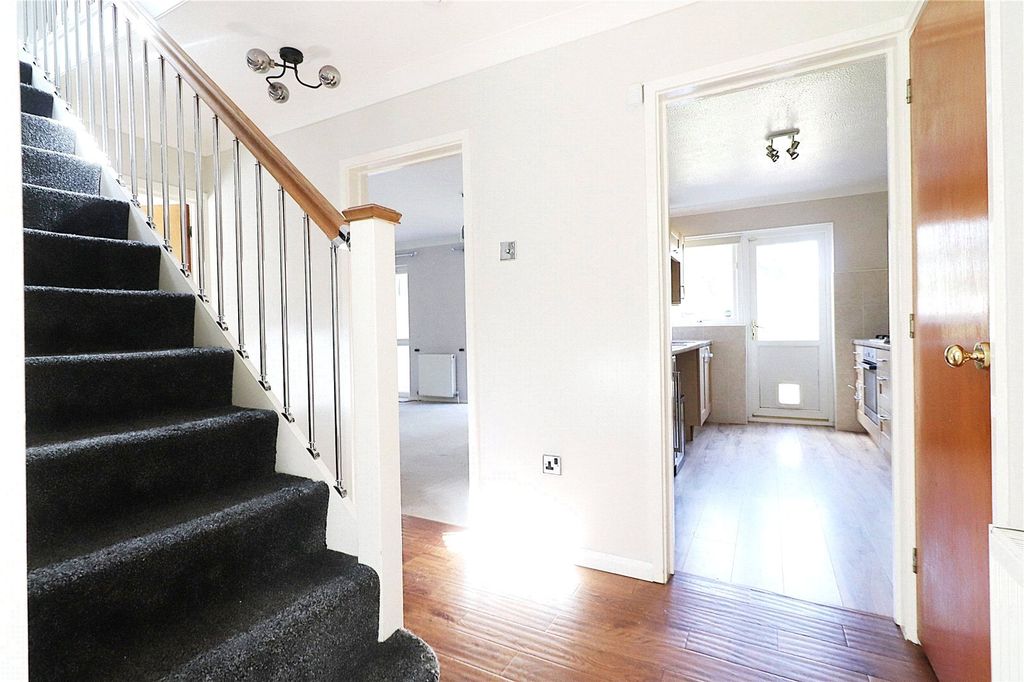 Property photo 2 of 22 Hallway