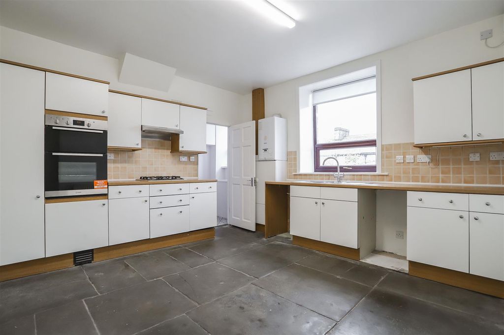 Property photo 1 of 30