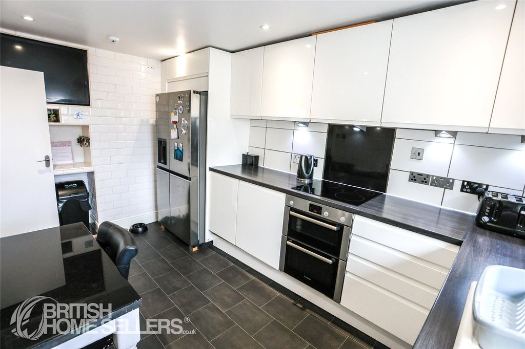 Property photo 2 of 14 Picture No. 12