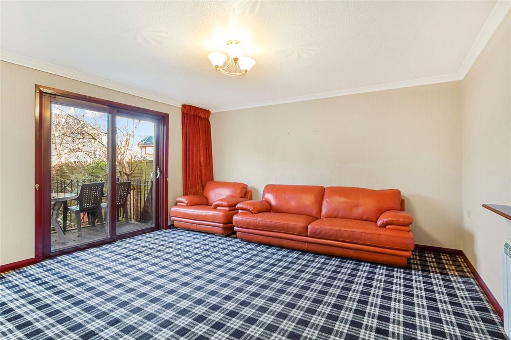 Property photo 2 of 21 Lounge