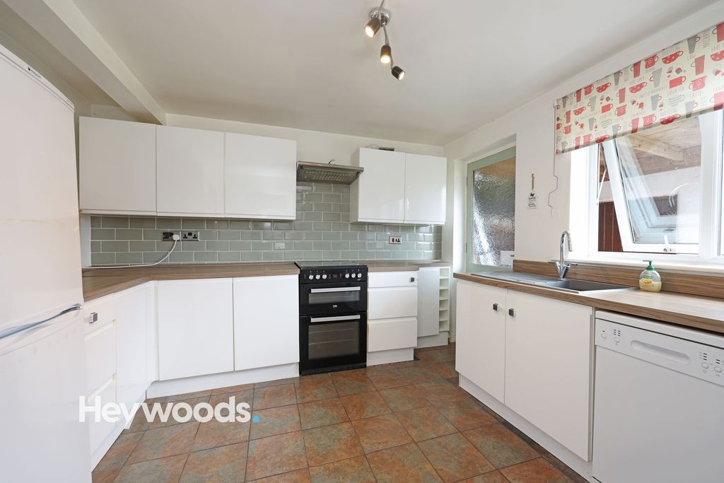 Property photo 2 of 27